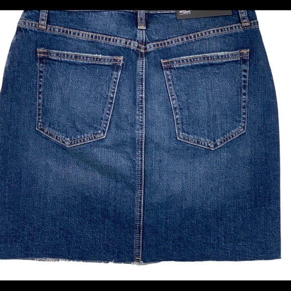 NWT Silver Jeans Co. High Rise Frisco Denim Frayed Hem Mini-Skirt Women's size 0 - Picture 4 of 15